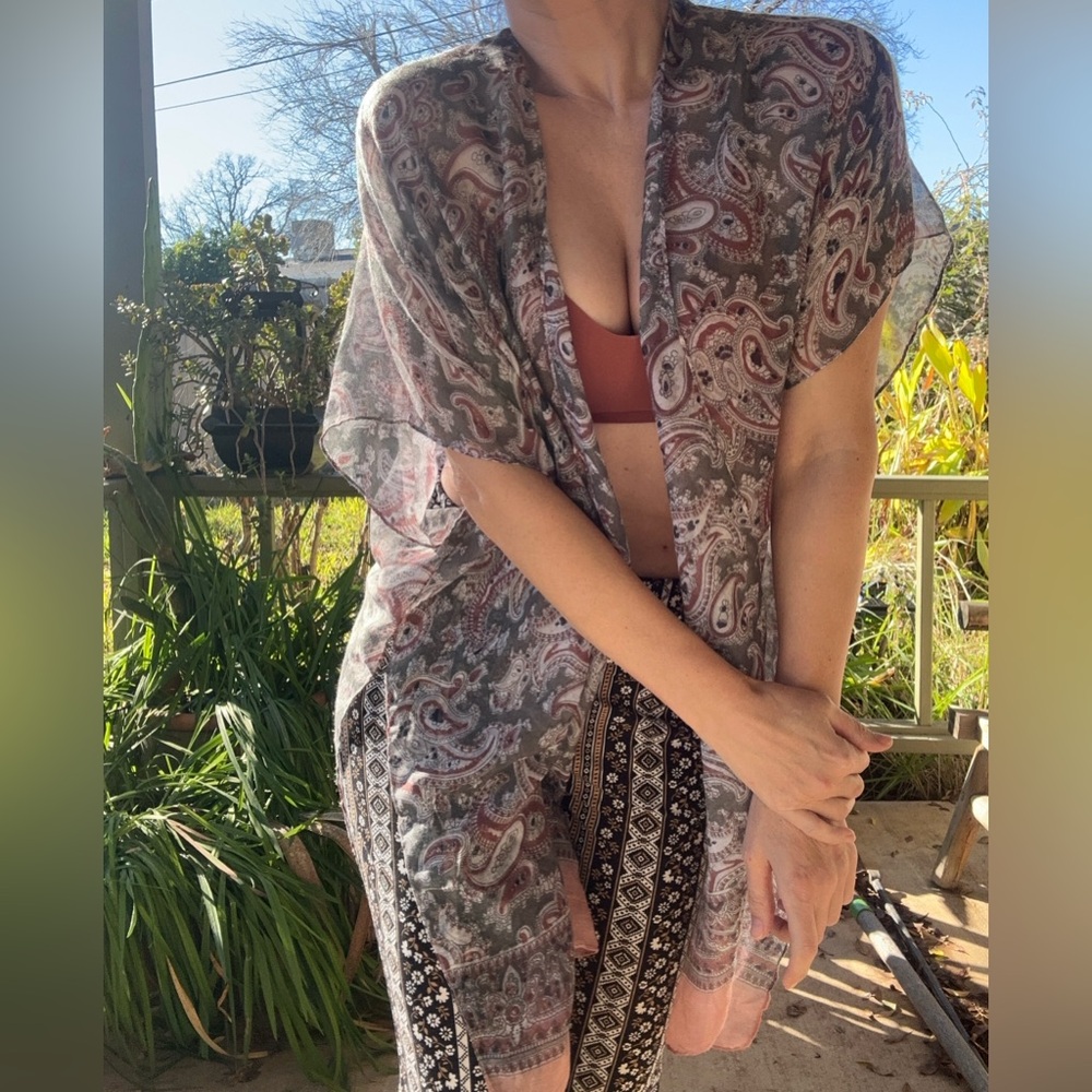 Paisley Sheer Kimono Retro Vibes